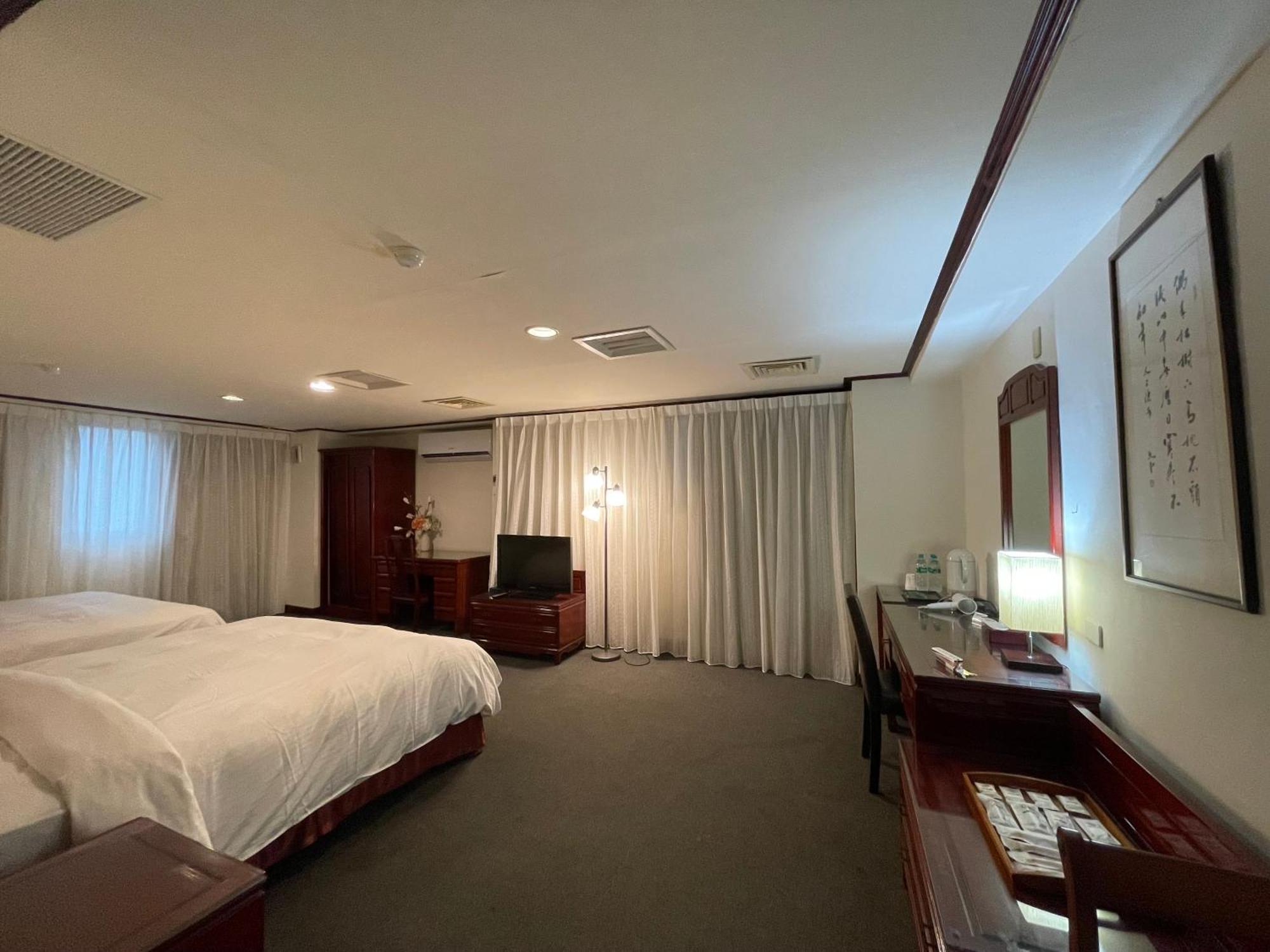 River Hotel Чиай Сити Екстериор снимка
