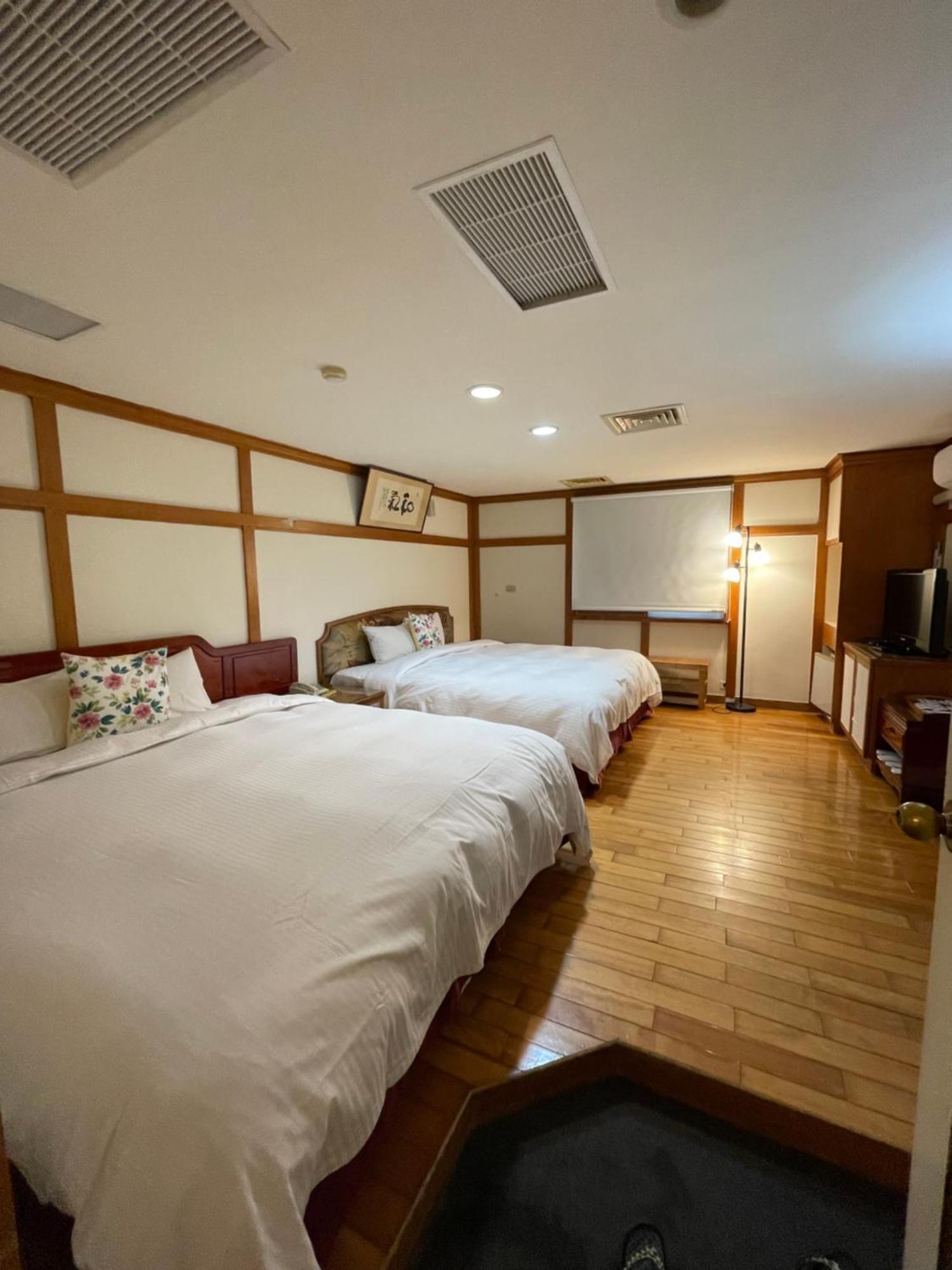 River Hotel Чиай Сити Екстериор снимка